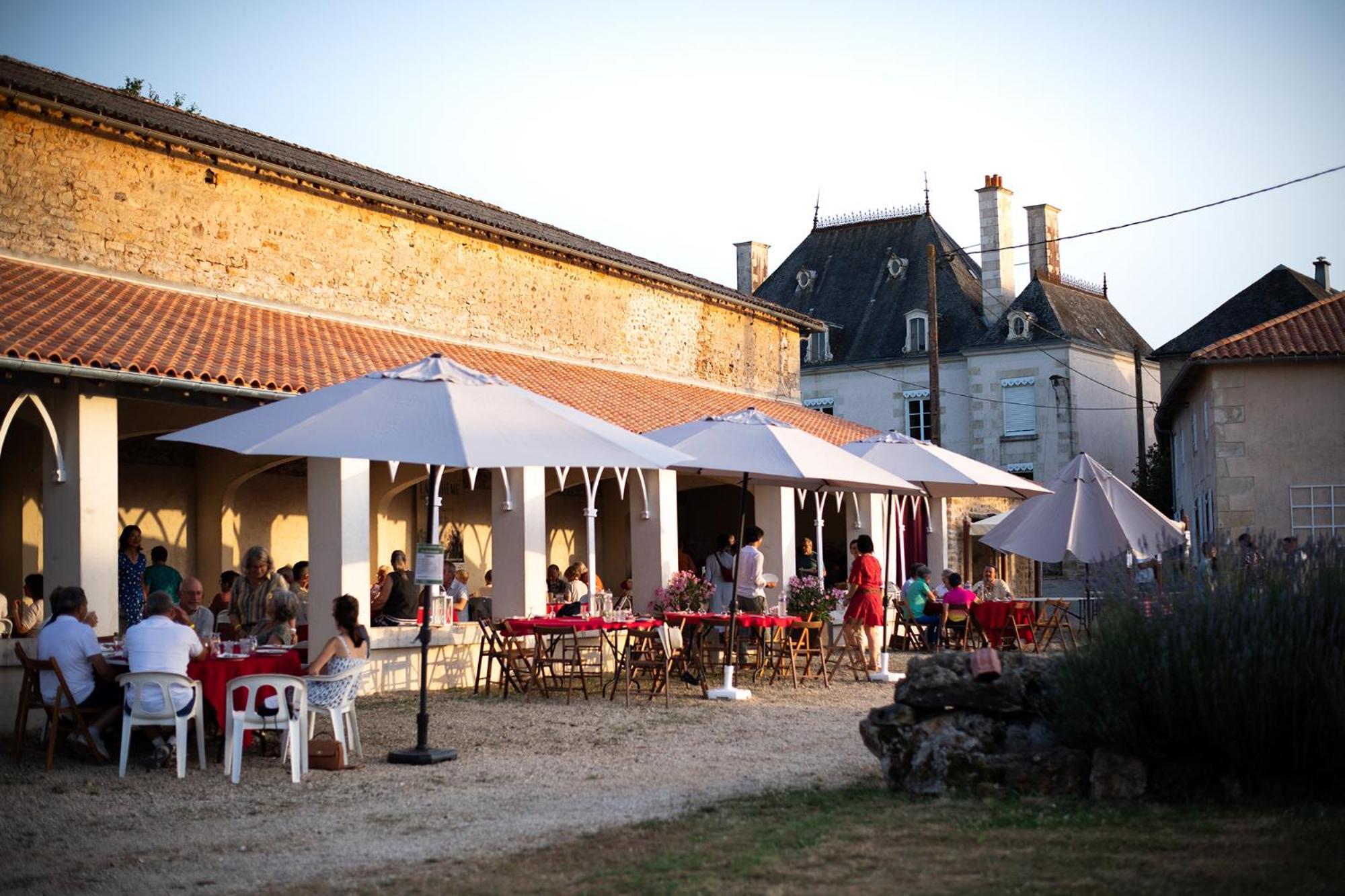 Bed and Breakfast Domaine De La Briouse Sanxay Exteriér fotografie